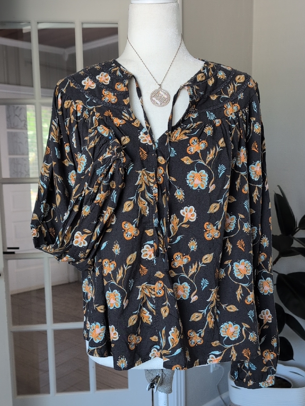 NWT Universal Thread Floral Boho Peasant Top XS